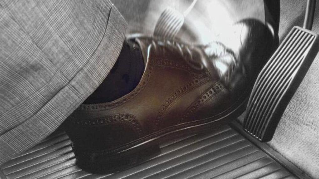 سفت شدن پدال ترمز به چه دلیل است؟